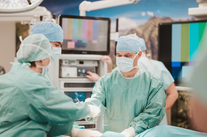 Nemocnice esk Budjovice zskala statut proktorskho centra pro robotickou operativu v gynekologii.